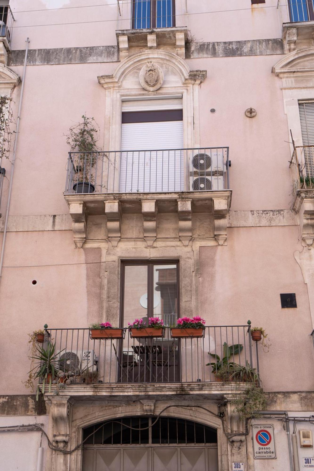 Etna Timeo In Baroque Building